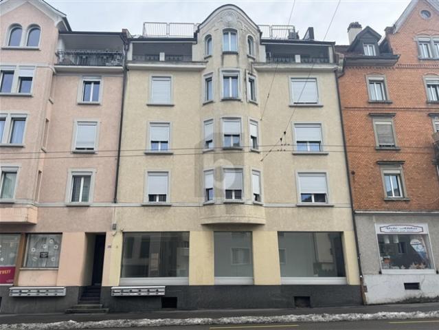AN TOP LAGE MIT GROSSEM SCHAUFENSTER