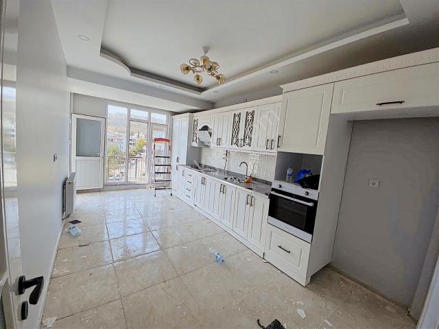 An Yapı Emlaktan Yeşilyurt'da Bulvar Üstü 3+1 Daire