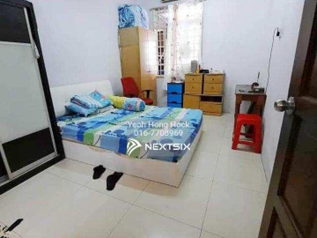 An address is so rare and prestigious Open golf course view as far as your eyes can see Residence site is sitting in KLGCC most prestigious club in the entire MALAYSIA Outstanding location packed with full potential in the future. Because surrounding are all affluence areas such Bangsar, Damansara Height, Hartamas, Mont Kiara and TTDI
