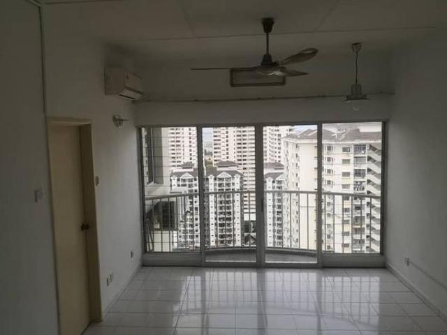 An airy and pleasant unit on the top most floor with scenic views