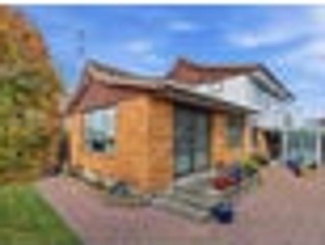 AN ATTRACTIVE NUMBER! $589,000