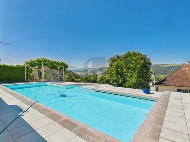 AN BESTER LAGE MIT POOL UND PANORAMASICHT!