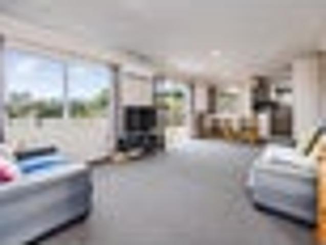 An Elevated Retreat with Far Reaching Views