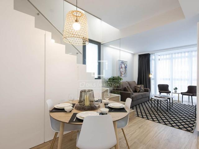 An elegant, modern, fully furnished duplex penthouse for rent in the city centre of Vigo, Pontevedra