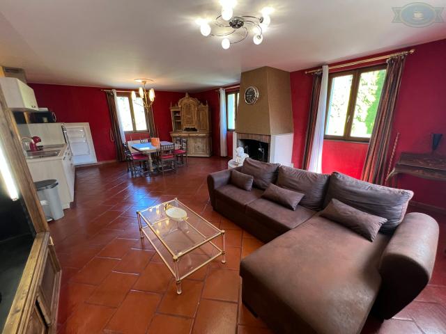 Estate on sale in Damvant | dreamo. Ch