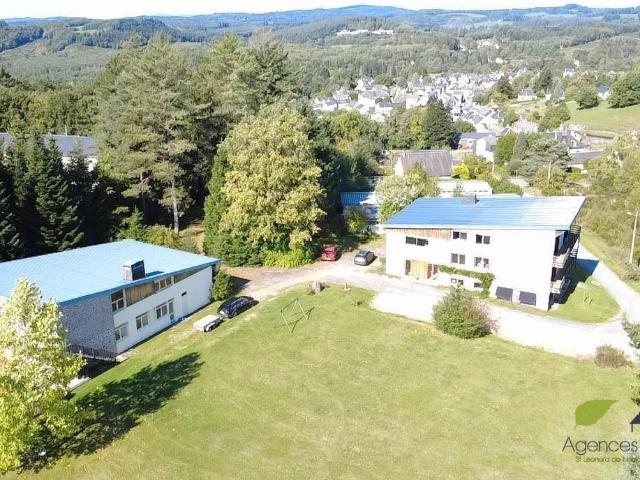 An exceptional site, ideal for both living and running one o. 900m² Bugeat