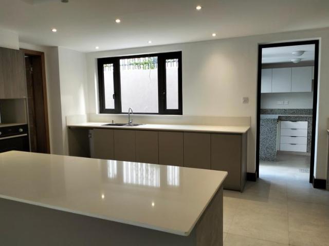 An executive 5bedroom town house for sale in kitisuru
