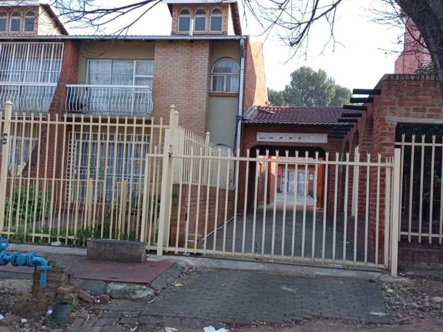 An outstanding investment opportunity awaits with this spacious 3 bedroom apartment in the sought af