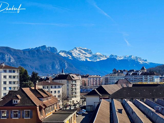 Annecy centre: duplex T4 de 100 m2 avec 2 balcons, 1 terrasse et vue panoranique
