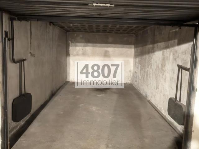 Annecy centre, rue Sommeiller, garage d'env 20m2