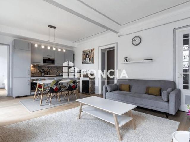Annecy centre – T4 traversant de 84 m², balcons, parking et cave