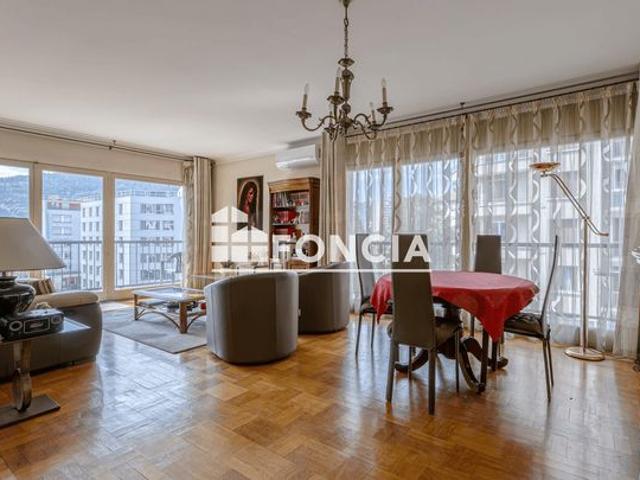 Annecy – Avenue du Rhône – Grand appartement 3 pièces de 101,89 m² avec balcon en L et vue dégagée