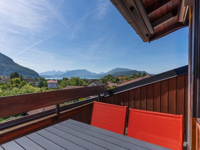 ANNECY LE VIEUX Appartement 3 pièces en dernier étage, vue lac et montagnes