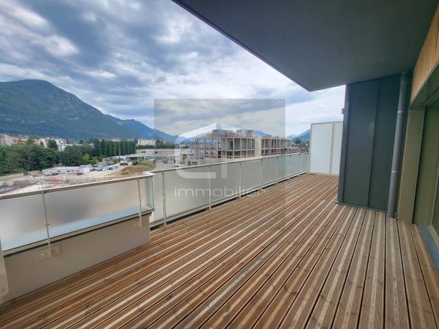 Annecy le Vieux ? Appartement T4 dernier étage de 113 m2 avec grande terrasse proche lac