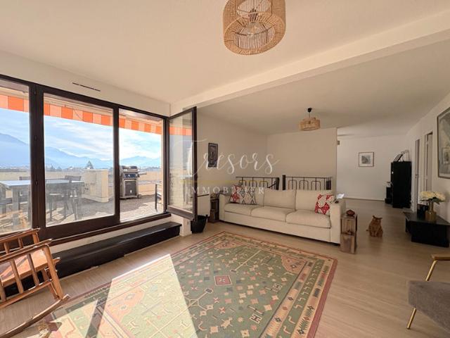 Annecy le Vieux, duplex d'exception en attique de 154 m2