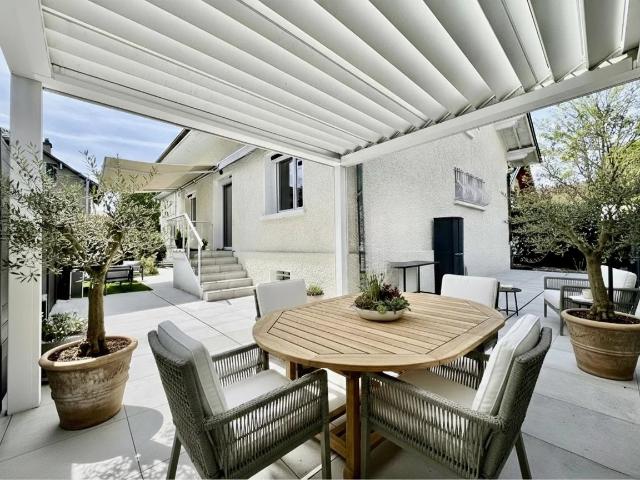 Annecy Maison rénovée 190 m2, séjour 75 m2, jardin + pergola, garage 45 m2
