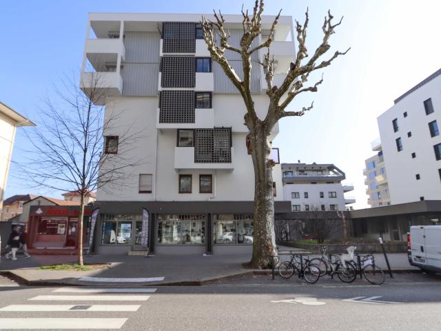 Annecy, murs commerciaux tous commerces, libre de tout bail