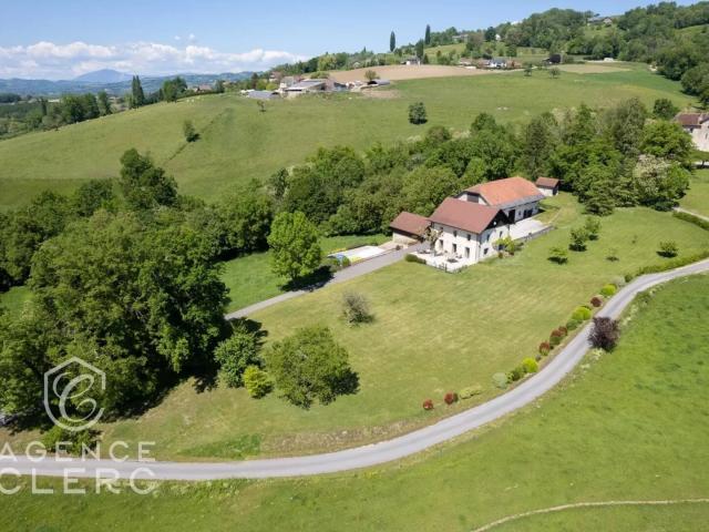 Annecy Sud, à 15 minutes de l'autoroute, propriété vue montagnes