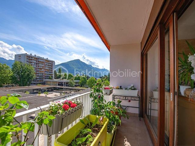 ANNECY – QUARTIER NOVEL – T4 RÉNOVÉ DE 88 M² AVEC BALCONS, VUE MONTAGNE ET CAVE