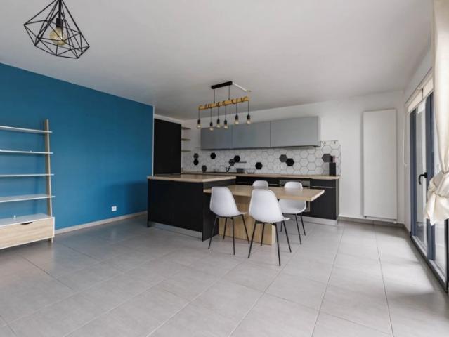 ANNECY RARE A LA VENTE VASTE TYPE 4 DANS IMMEUBLE RECENT