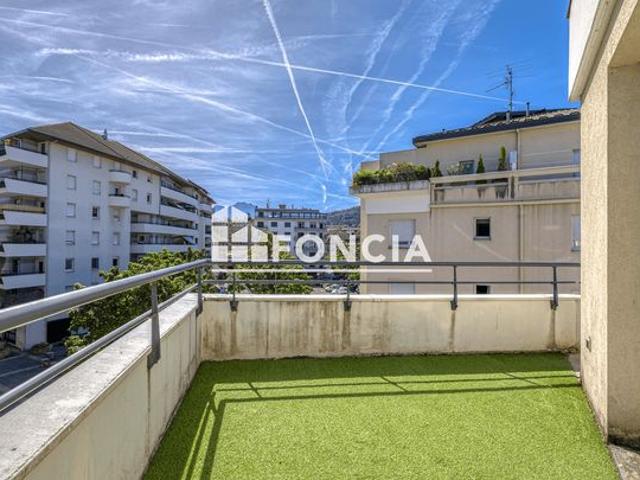 Annecy T4 lumineux avec terrasse et garage en supplément