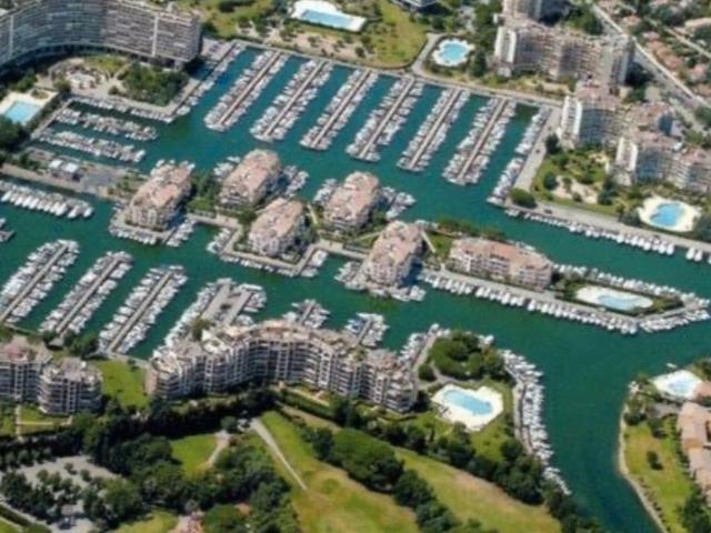 Anneau 10 m x 3,5 m à Cannes Marina Mandelieu