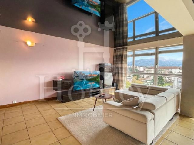 ANNEMASSE CENTRE Grand T3 de 98m2 Réels Rooftop 180o V