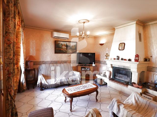 Anneyron, villa de caractère avec vue dégagée, prestations e. 200m² Anneyron