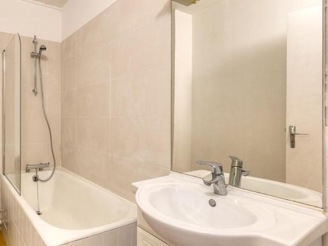 Annonce n° 218323 Superbe Studio Meublé à Louer