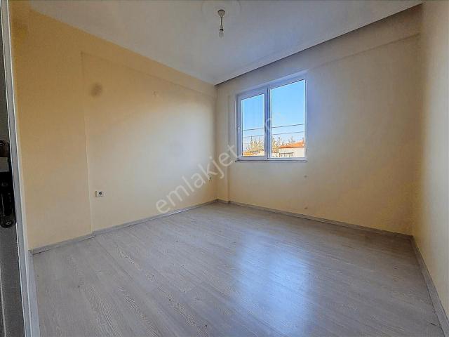 Ana Yol Üstü Geniş Balkonlu, Klimalı 1+1 Kiralık Daire