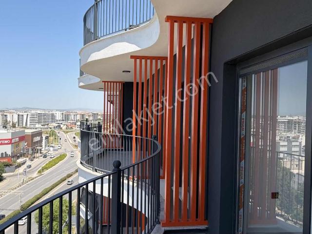 Anadolu Caddesi Üzerinde Havuzlu Sıfır Binada 1+1 Kiralık Daire