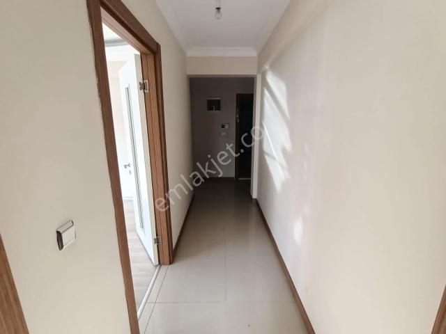 Anadolu Caddesi Yakını Doğalgazlı 2+1 Köşe Kiralık Daire
