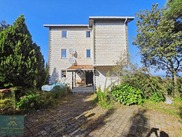 Anadolu Emlak'tan Gülyalı Gülistanda Satılık 5 Dnm Bahçeli Villa
