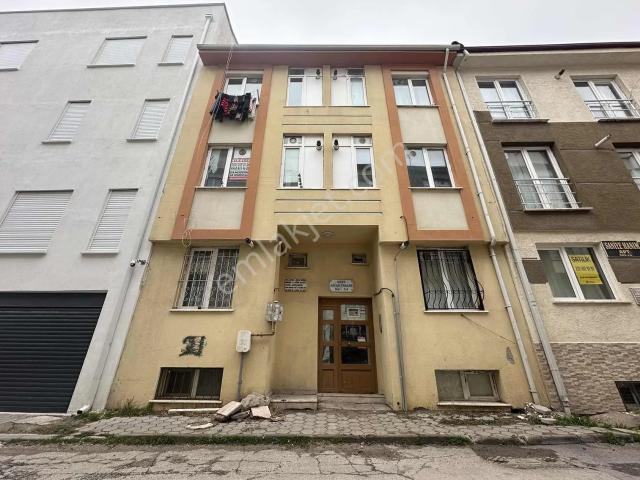 Anadolu Üni. Ve Özdilek Avm Yakını Kiralık 1+1 Geniş Daire