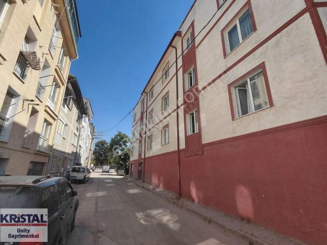 Anadolu Üni. Karşısında Kiracılı Ayrı Mutfaklı Satılık 1+1 Daire