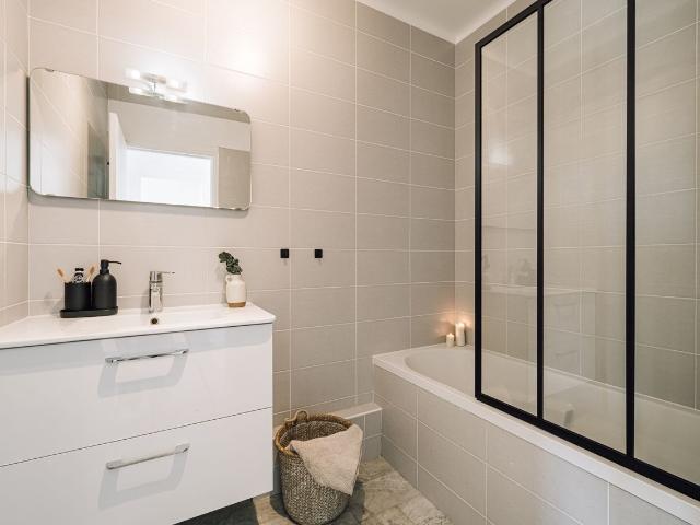 Anadolu 1 room and balcony in Tour Eiffel, Paris Amsterdam Apartments for Rent