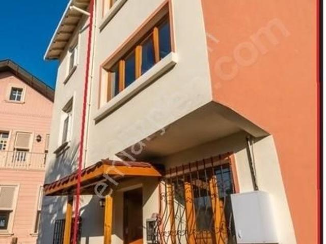Anadoluhisarı'nda Kiralık Boğaz Manzaralı Verandalı Müstakil Ev