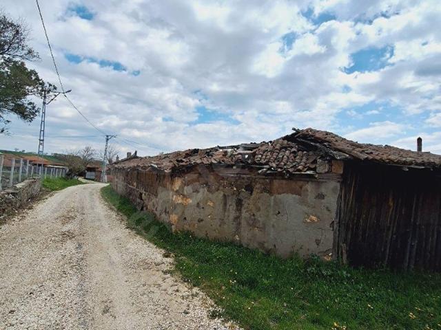ÇANAKKALEÇAN ÇAMKÖY'DE SATILIK KÖY İÇİ İMARLI ARSA