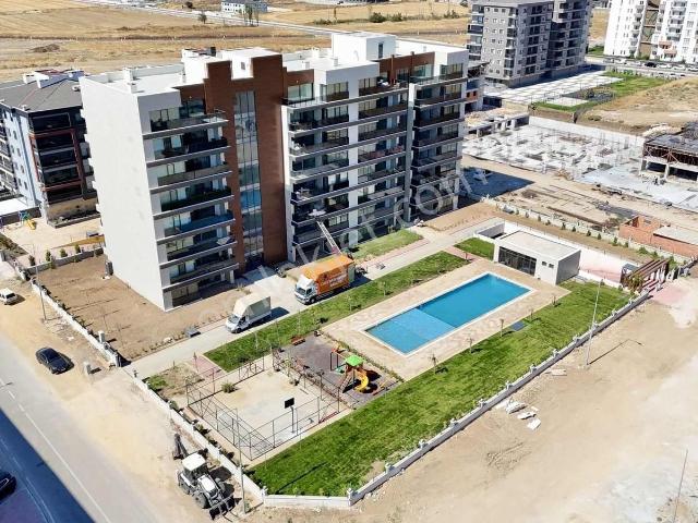 Çanakkale Esenler De Büyük Geniş Sıfır Satılık 3+1 Daire