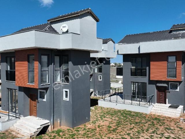 Çanakkale Geyikli'de Deniz Manzaralı Fırsat 4+1 Triplex Villa