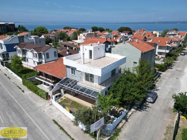 Çanakkale Güzelyalı'da Sahile Yakın Müstakil Triplex Villa