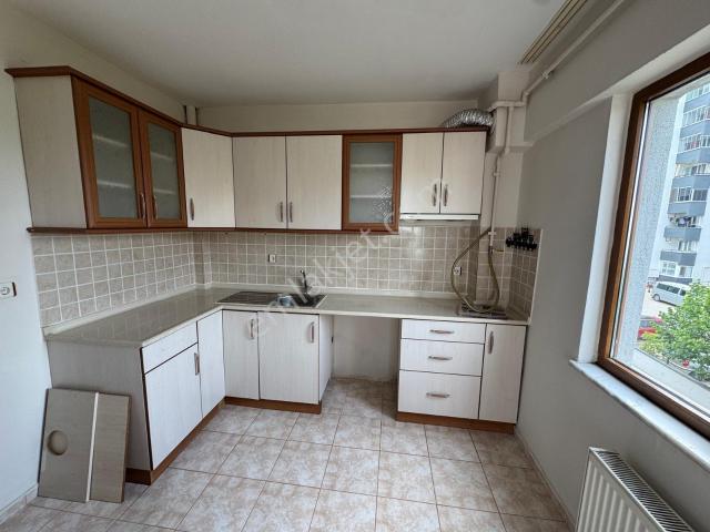 Çanakkale Merkez Esenler Barış Caddesi Üzeri Kiralık 3+1