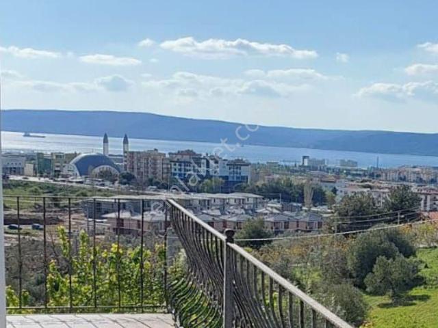Çanakkale Merkezde Site İçi Boğaz Manzaralı Tripleks Boş Villa