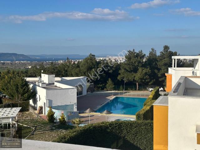 Çanakkale 'nin Elit Sitesinde Full Boğaz Manzaralı 5+1 Villa