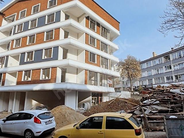 ANCHORA ESAT'TA YENİ BİNADA 100m2 BAHÇE KULLANIMLI SIFIR DÜKKAN