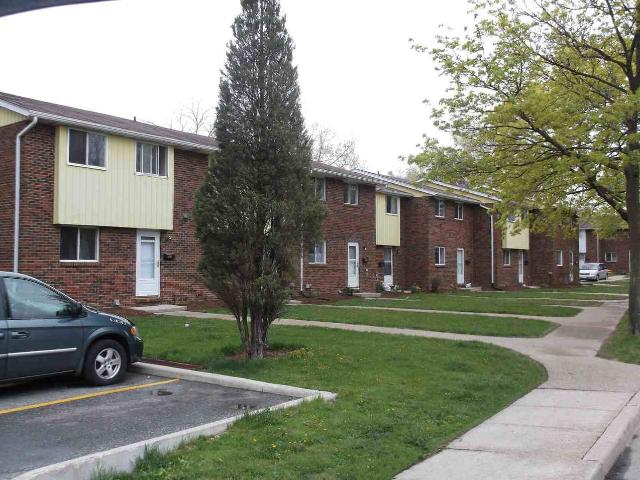 Anchorage on the Park Townhomes 3 Bedroom Apartment for Rent at 2992 2932 2992 Wildwood Dr Windsor, ON N8R 1Z5 Forest Glade