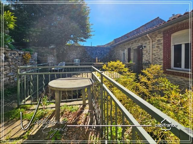 Ancien couvent du Xixᵉ siècle avec terrasses et jardins – Co. 170m² Courniou