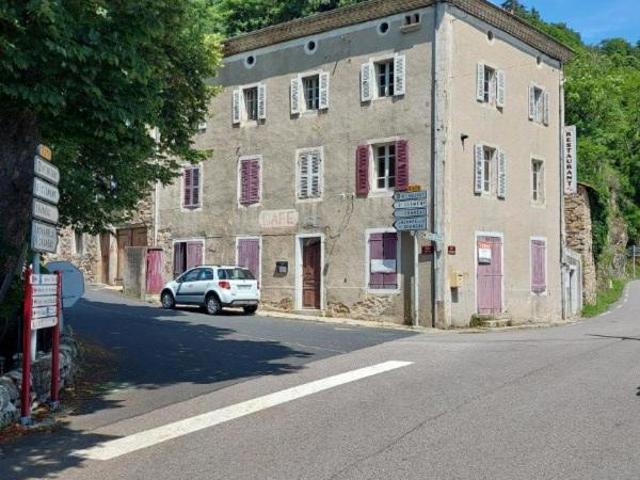 Ancien commerce 230m², espace de vie 90 m2, terrain +700m²