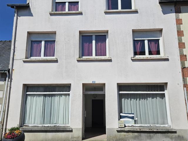 Ancien Commerce Avec Appartement 158m² Caurel
