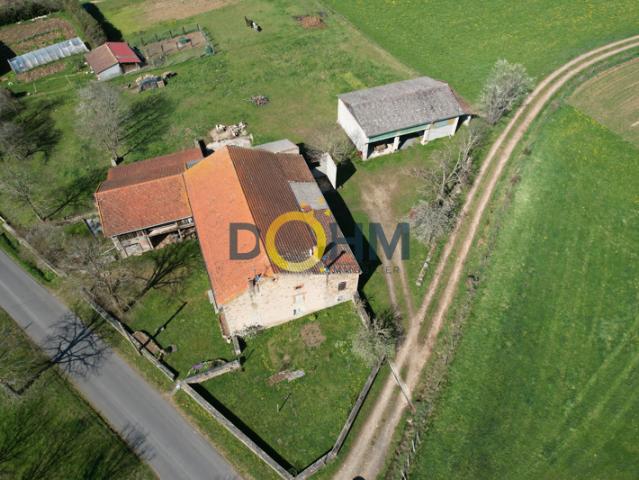 ANCIEN CORPS DE FERME 1912 SUR 4000 M2 DE TERRAIN AVEC DEPEN